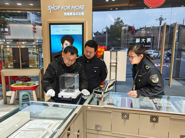 安徽歙縣開展流動(dòng)攤販、黃金回收店電子計(jì)價(jià)秤專項(xiàng)檢查